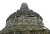 Огромная ступа на вершине храма-горы