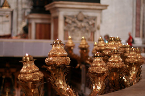 свечи в Соборе Святого Петра Ватикан (столица), Ватикан