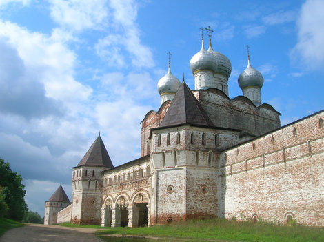 Одни из ворот в монастырь Ростов, Россия