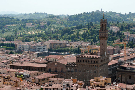 вид на Палаццо Веккьо с кампанилы Дуомо Флоренция, Италия