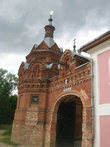Ворота в скит (не главные), фрагмент стены келейного корпуса и угловая башня