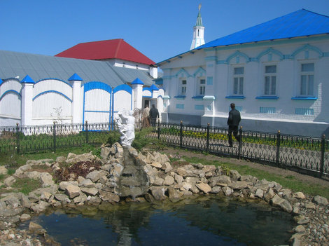 Территория монастыря украшена даже в заколках Казань, Россия