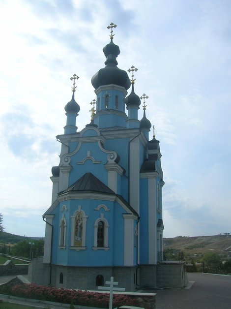 Церковь в ближайшем селе. Вид со стороны алтаря Славянск, Украина