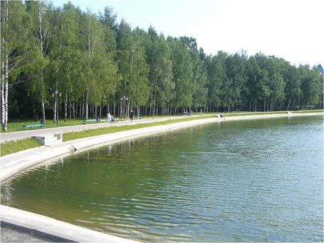 Отдыхающие на озере Зеленодольск, Россия