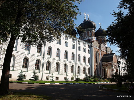 Главные корпуса богадельни у Покровского собора Москва, Россия