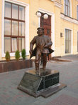 Памятник отцу Фёдору на Южном вокзале