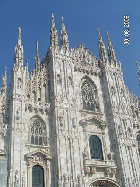 Главный фасад собора Милан, Италия