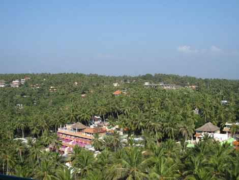 Наш отель с высоты маяка Ковалам, Индия
