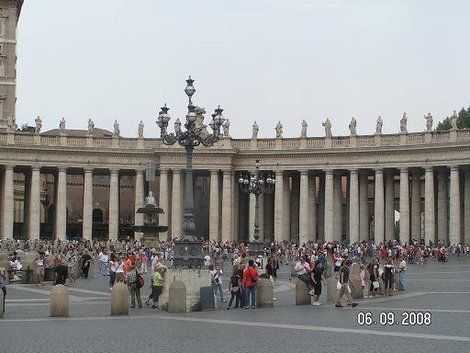 В центре площади Ватикан (столица), Ватикан