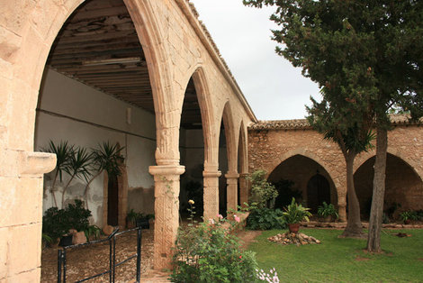 монастырь в Айя-Напе Кипр