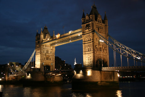 Tower Bridge ночью Лондон, Великобритания