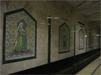 Стены станции Площадь Тукая украшены панно с героями сказок