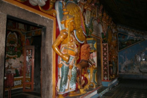 В буддийском храме. Унаватуна, Шри-Ланка