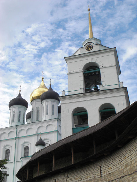 Троицкий собор и колокольня Псков, Россия