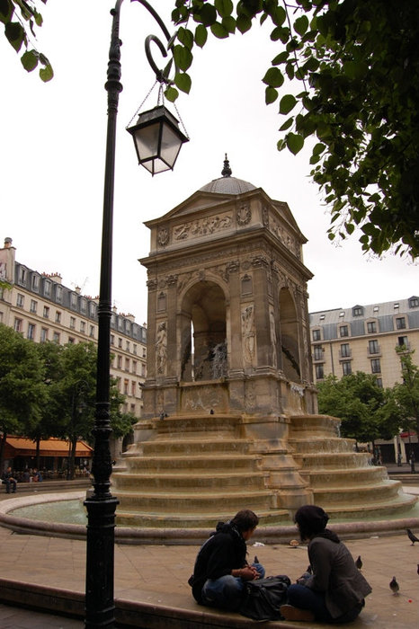Зеленый уголок Парижа с исподвывертом Париж, Франция