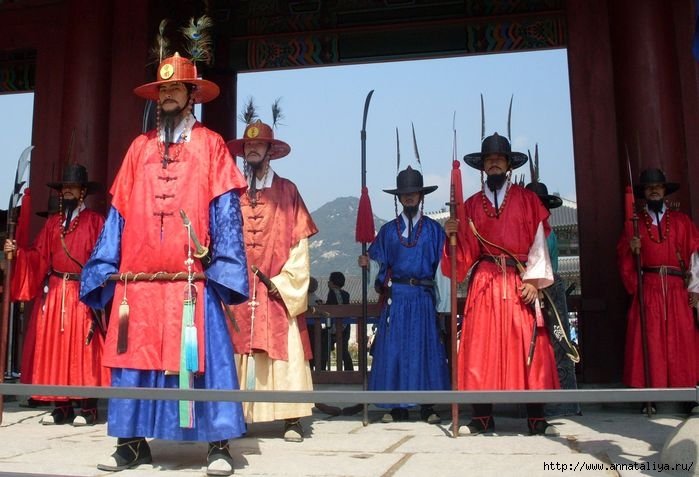 Смена караула у дворца в Сеуле Республика Корея