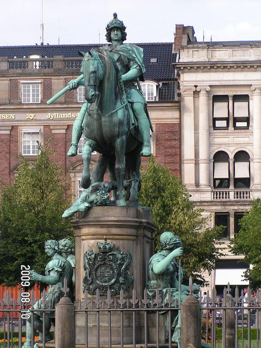Памятник Кристиану V, первая конная статуя в Скандинавии Копенгаген, Дания