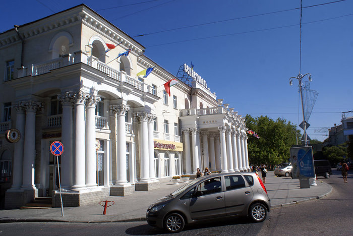 Задний вход в гостиницу Севастополь Республика Крым, Россия
