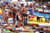 Популярный пляж в Гурзуфе