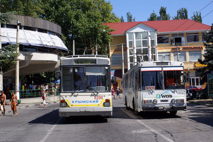 Троллейбусы у старого автовокзала, Алушта Республика Крым, Россия