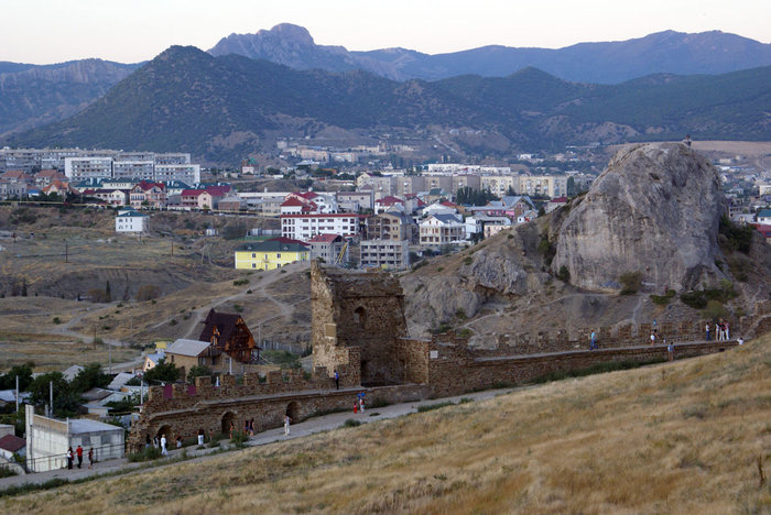 Вид на Судак из Генуэзской крепости Республика Крым, Россия