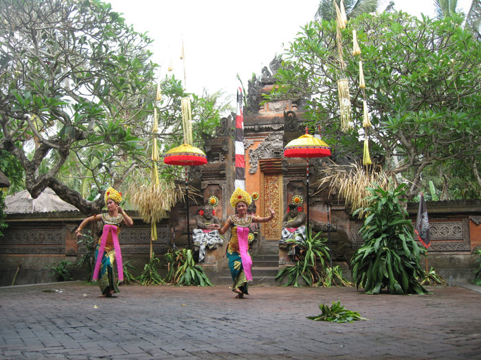 Танец Баронг Батубулан, Индонезия