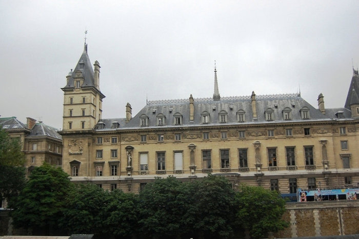 Здесь что ни здание — то обязательно музей. Париж, Франция