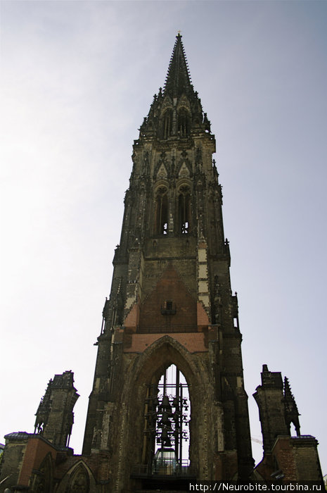 Руины церкви Св. Николая (Николайкирхе) Гамбург, Германия