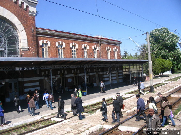 Поезд прибыл на станцию Рымнику-Сэрат Северо-Восточный регион, Румыния