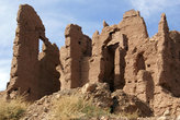 Руины глинобитного замка