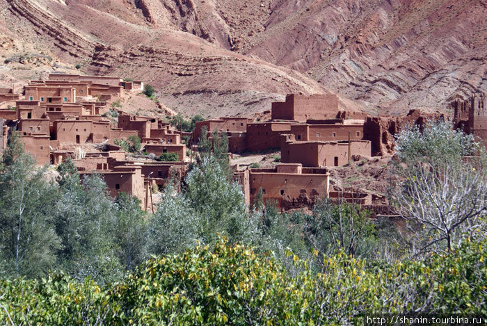 Марокканская деревня в горах Бульман, Марокко