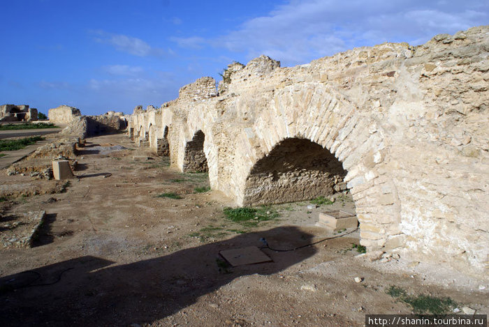 Римский акведук в Карфагене Тунис, Тунис