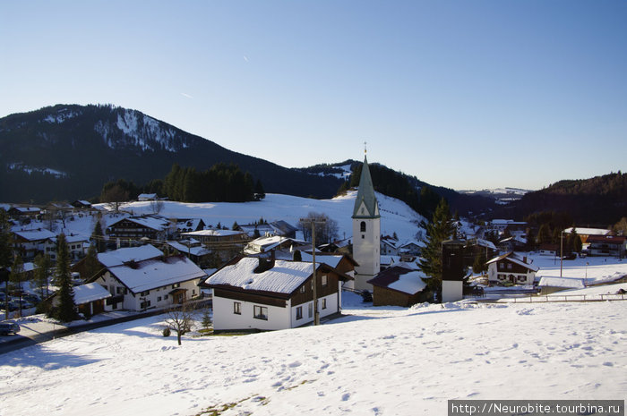 Вид на городок с другого холма Юнгхольц, Австрия