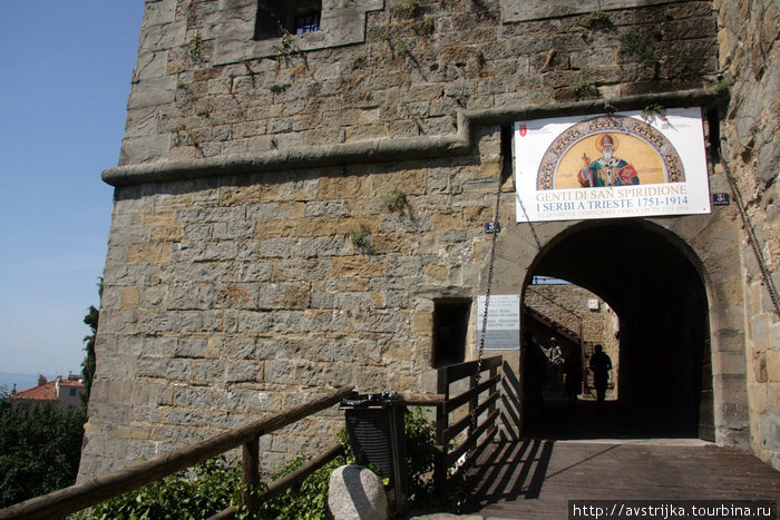 вход в крепость Сан-Джусто Триест, Италия