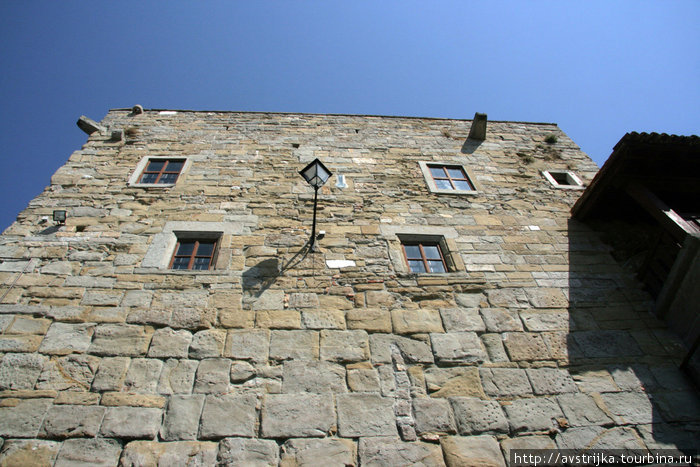 стены крепости Сан-Джусто Триест, Италия