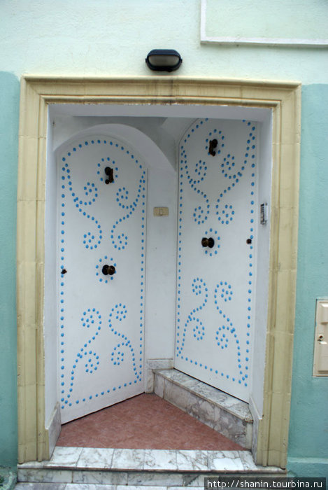 Две двери Сусс, Тунис
