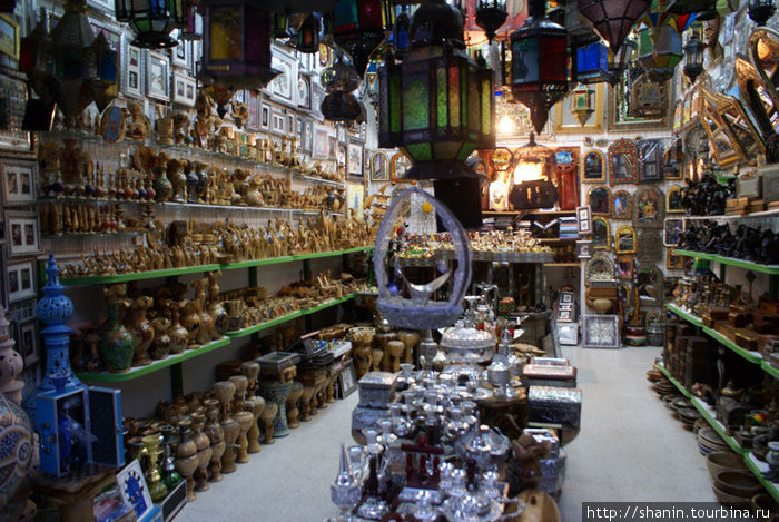 В сувенирном магазине Сусс, Тунис