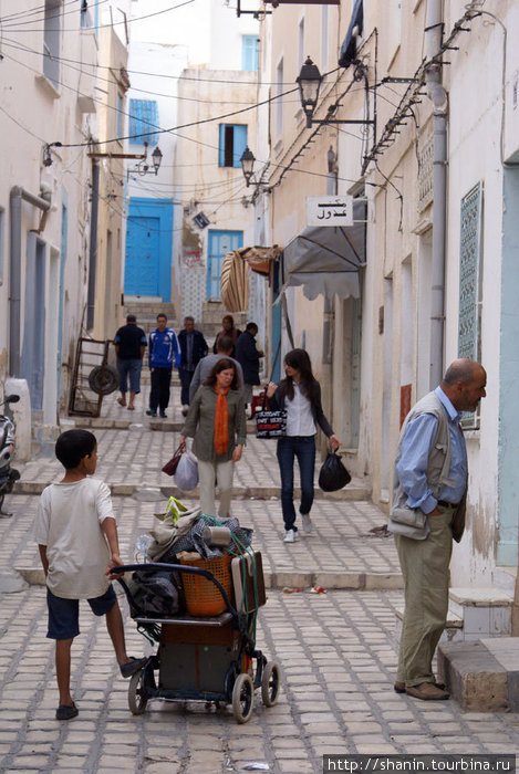 На улочке в Медине Сусс, Тунис