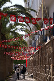 Подготовка к выборам — флажки с национальным флагом Туниса