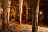 Внутри Великой мечети в медине