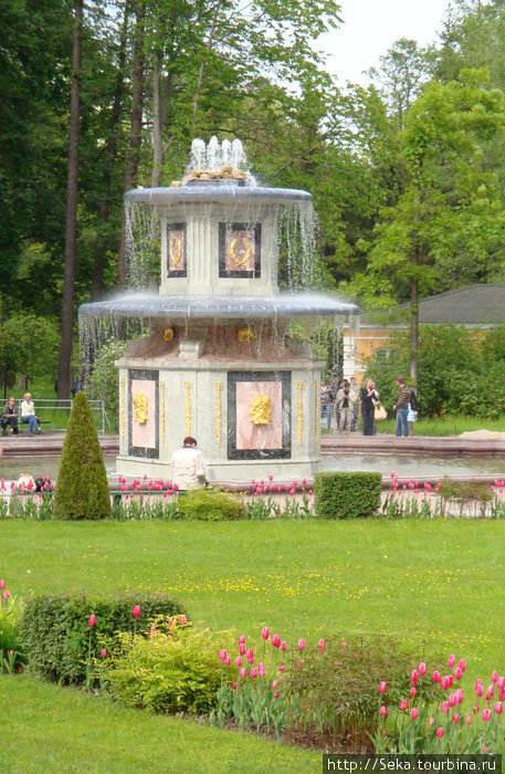 Один из фонтанов Петергоф, Россия