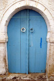 Простая синяя дверь