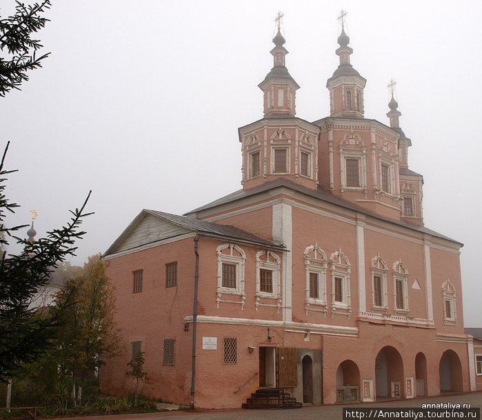 Службы проводятся в Сретенской церкви Супонево, Россия