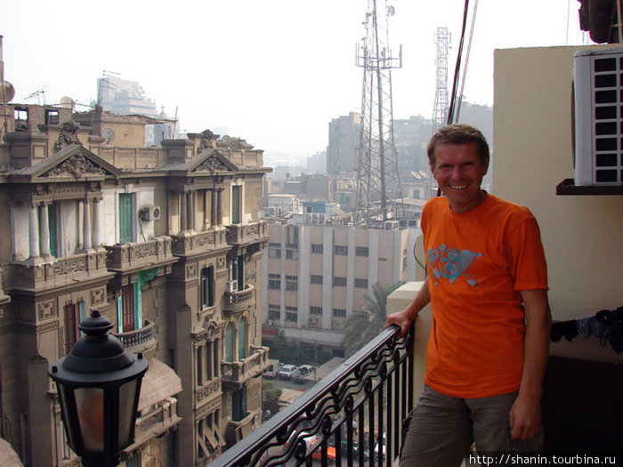 На балконе гостиничного номера в Каире Гиза, Египет