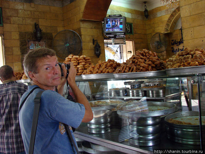 Печенье и сладости в каирской кондитерской Каир, Египет