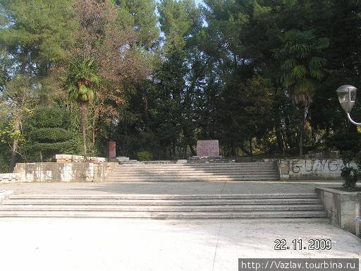 Мемориал погибшим за родину Тирана, Албания