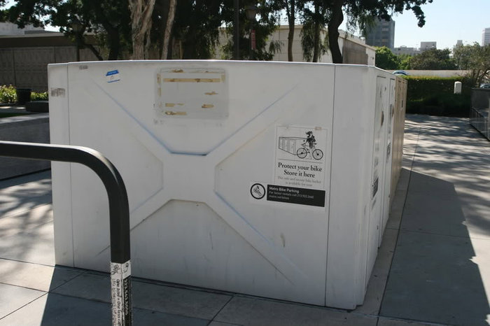 Гаражи для велосипедов на остановке Лос-Анжелес, CША