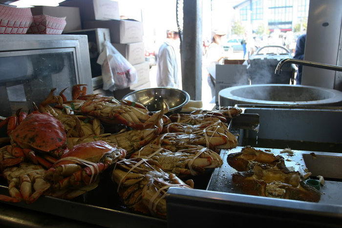 Морепродукты на местном рыбном рынке прям тут добывают и готовят Сан-Франциско, CША