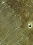 Попращавшись в этим городком поехали смотреть на Аризонский кратер. Вообще, этот кратер представляет собой гигантскую земляную чашу диаметром 1200 метров и глубиной 180 метров (фото Google Earth)