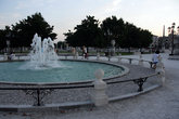 фонтан в центре площади Прато-делла-Валле
